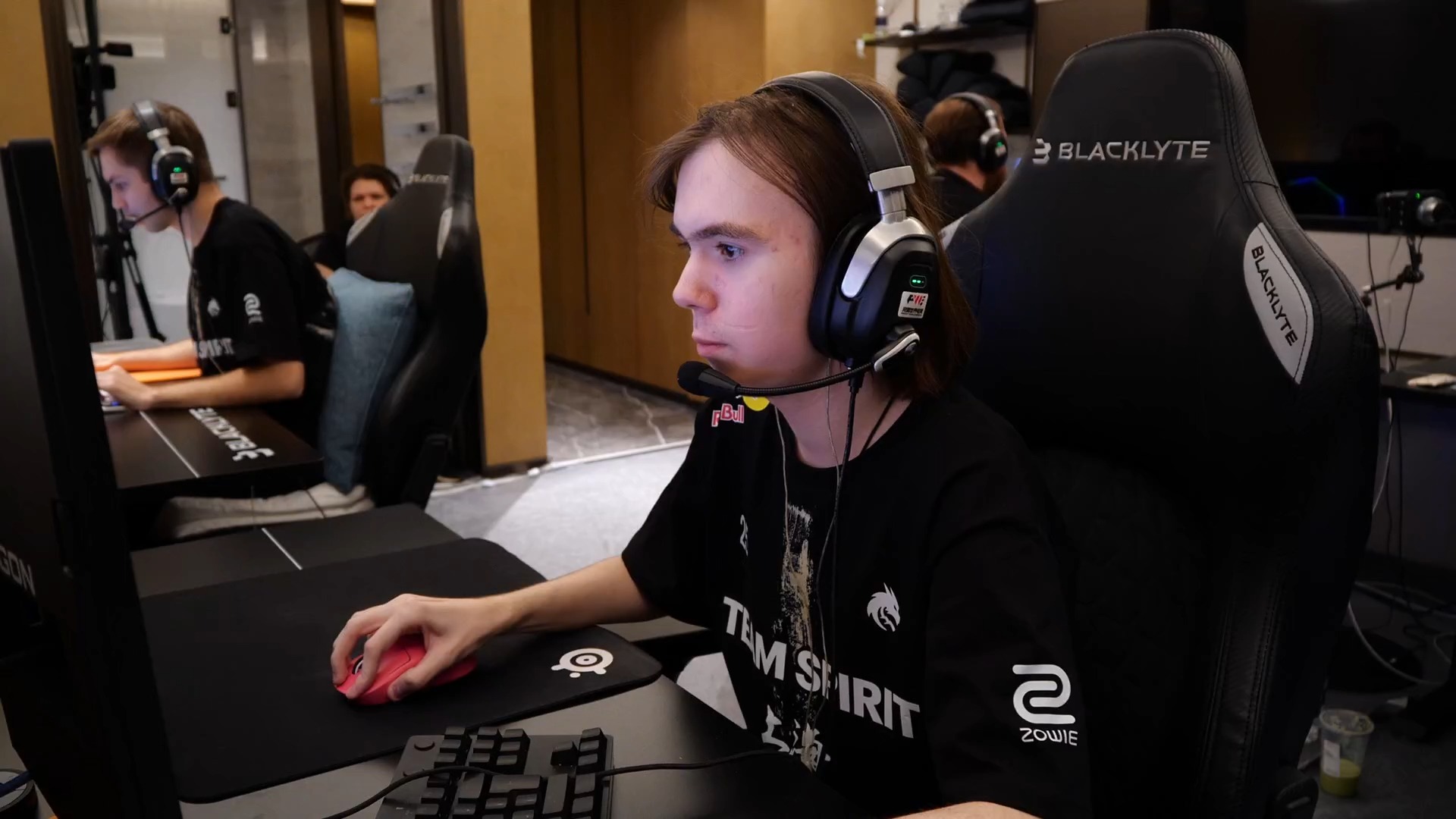 这解释了他 这解释了他