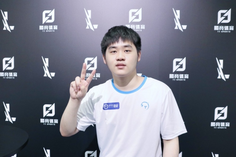 对球迷与新 对球迷与新